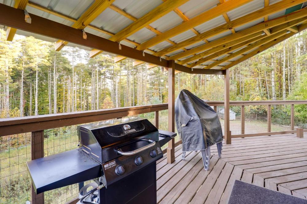 Unique West Jefferson Home with Fire Pit and Grill!